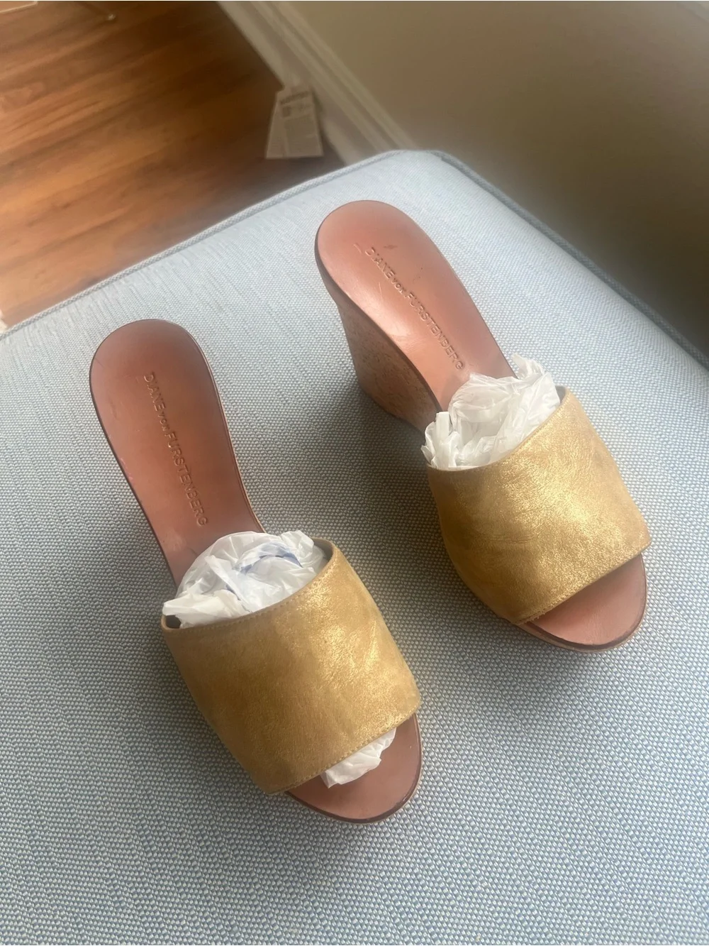 Beautiful Diane von Furstenberg Women's Gold Cork Wedge Slide Sandals Sz 6.5